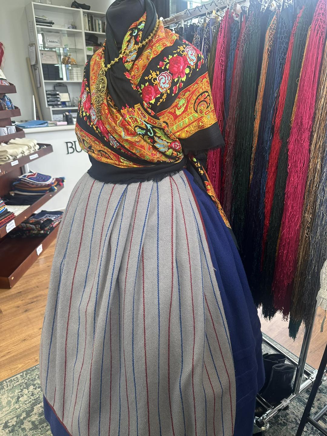 Traxe tradicional galego en Santiago de Compostela