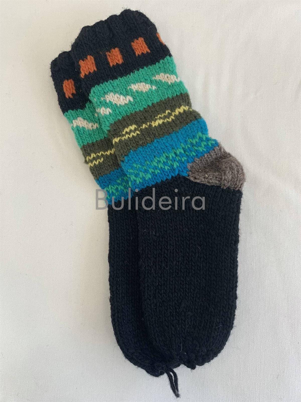 calcetín de lá feito a man en cor negro talón gris e debuxos de cores - Imaxe 1