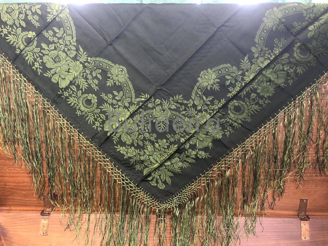 Mantón de seda/raión en 140x140 en verde - Imaxe 1