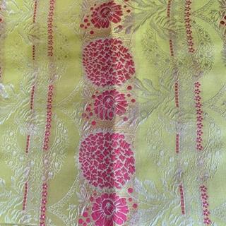 Pano 90x90 en seda amarelo limón e fuxsia - Imaxe 2