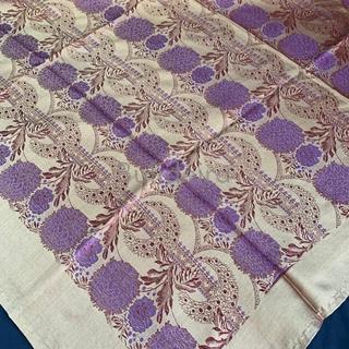 Pano 90x90 en seda dourado e violeta - Imaxe 1