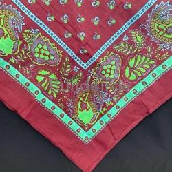 Pano de 120x120 en fondo granate e debuxo en verde - Imaxe 1