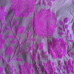 Pano de raión de 140x140 en morado con debuxo de flor - Imaxe 2