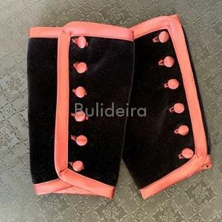 puños de veludo con ribete e botóns en coral oscuro - Imaxe 1