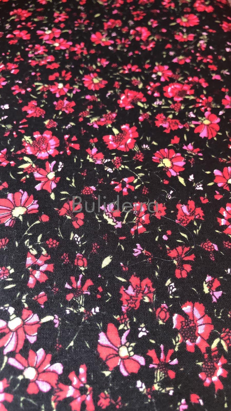 Tela de algodon de fondo negro con flor en fucsia - Imaxe 1