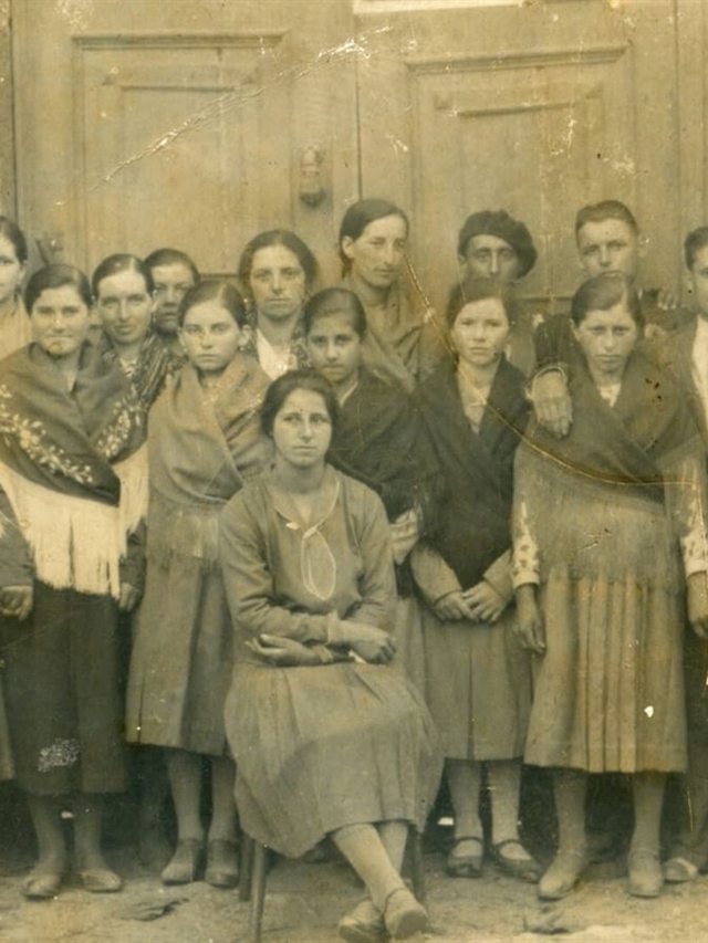 Traxes tradicionais e complementos online